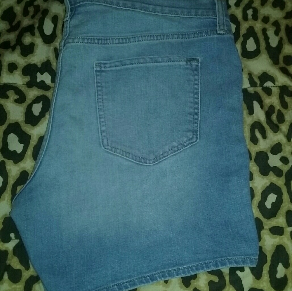 Shorts - Picture 4 of 4